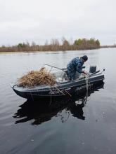 От бесхозных сетей очистили Псковское озеро